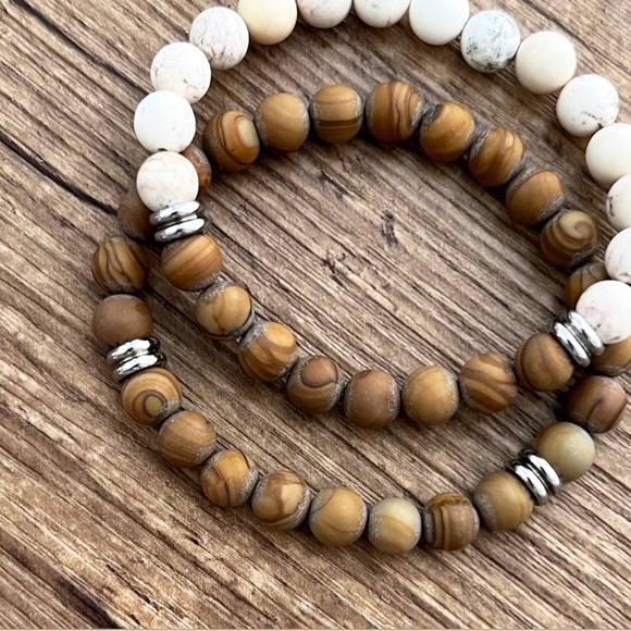 Menβs Woodlace & Howlite Bracelet Set - Picture 3 of 4